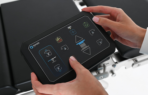 Дополнительный съемный пульт на колонне операционного стола SU-03 FAMED