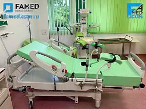 акушерское кресло-кровать для родовспоможения LM-01.4 FAMED в интерьере